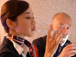 Cô hàng xóm thích mặc đồ xuyên thấu