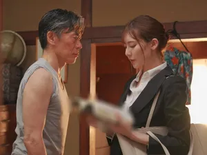 Má dâm và hai cậu bạn của cô con gái